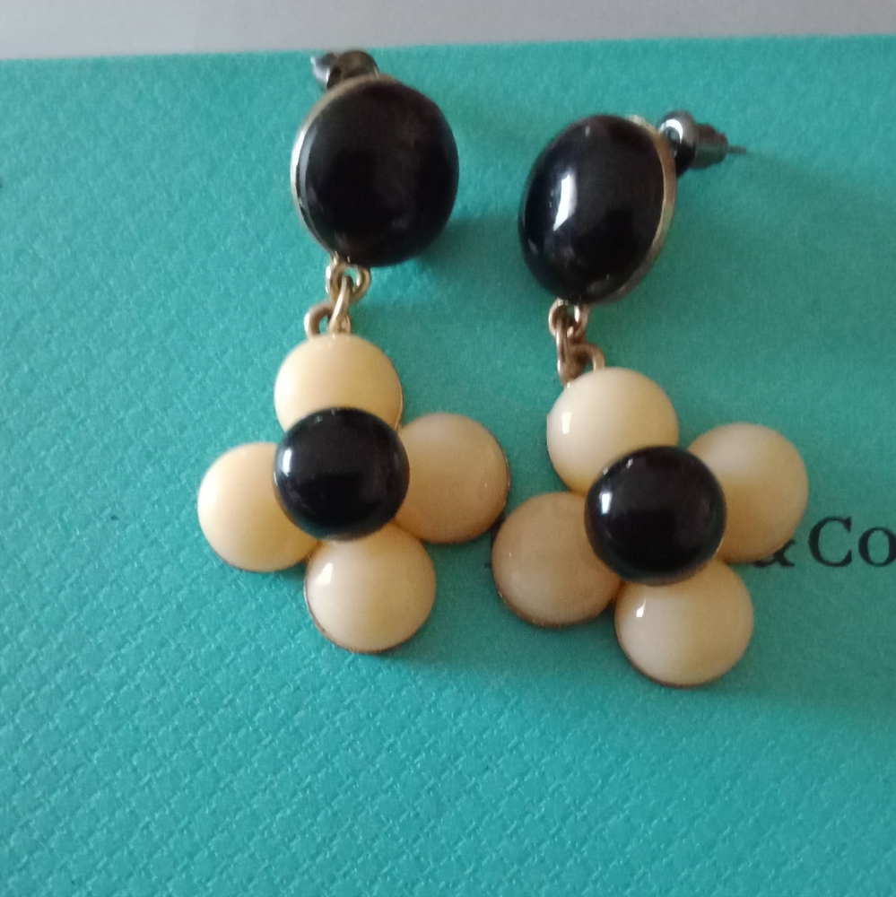 Vintage Enameled Black & Cream Flower Earrings